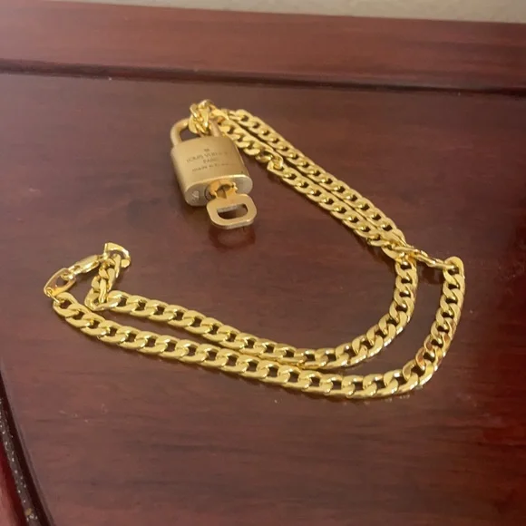 Louis Vuitton Lock and Key - Picture 3 of 3